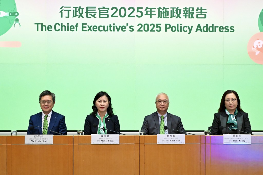 蔡傑銘（左）半年前才加入運物局，其中一個重要任務是處理網約車規管這個燙手山芋。