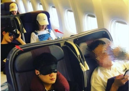 疑似二人5月一同乘搭飛機的照片。網圖