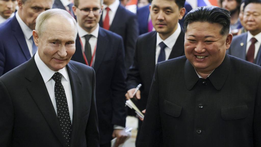普京金正恩罕見通話。 美聯社資料圖
