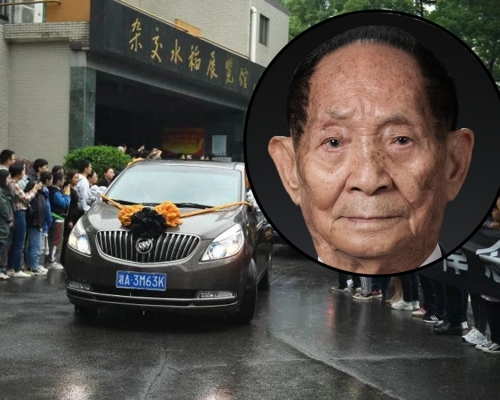 有民眾自發送別袁隆平。網圖、新華社圖片