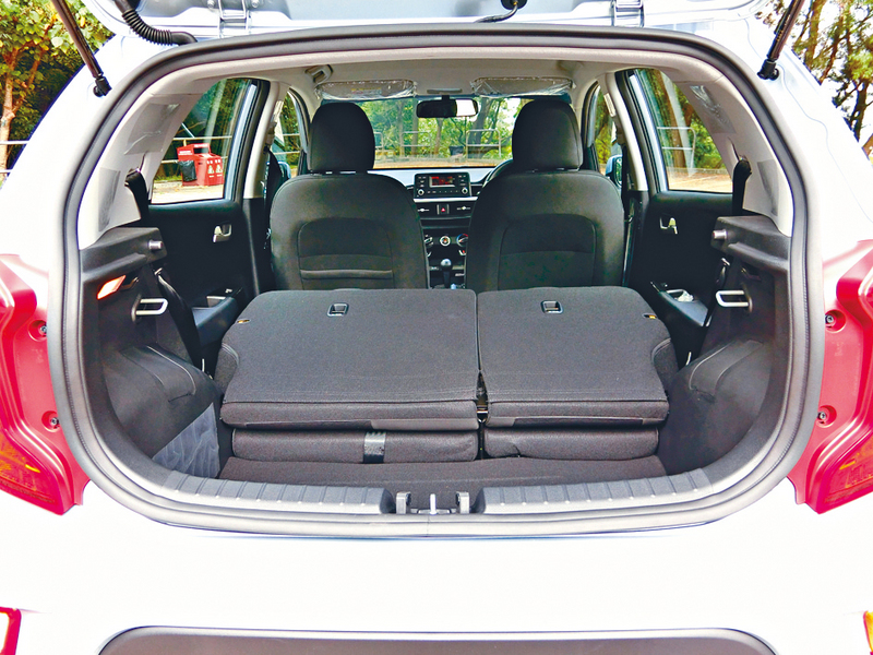 ●把後座翻平即可擁有更大尾箱空間。