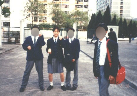 網上流傳容祖兒中學時期照片。