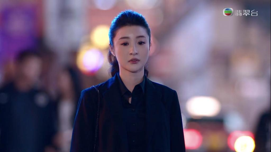 劇中，薇薇在查案時發現展鵬與盈盈的一夜情關係，令她傷心欲絕。