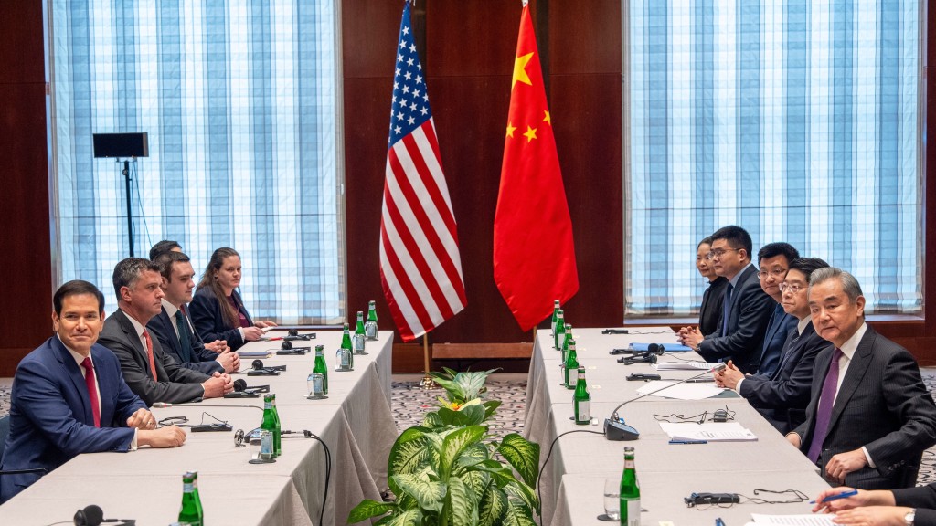 慕尼黑安全会议期间，鲁比奥与王毅场边会谈1小时。 美联社