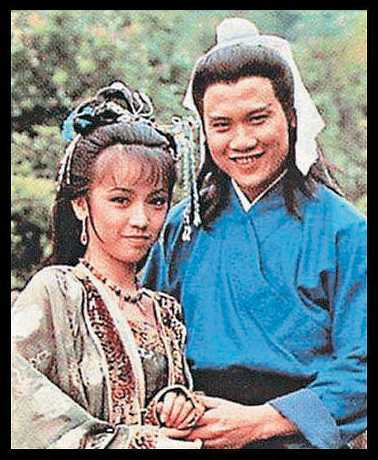 鄧萃雯與萬梓良在1985年合作劇集《薛仁貴征東》撻著。