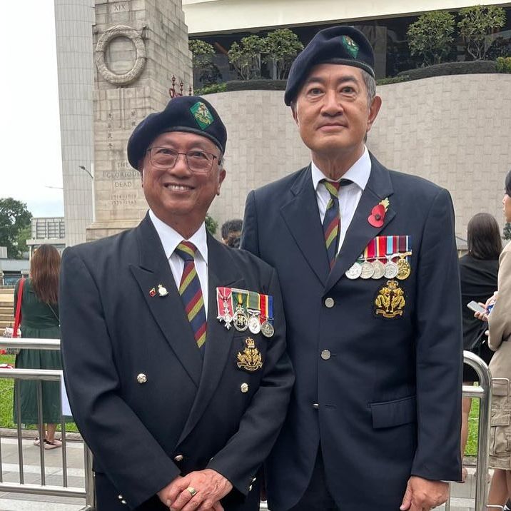 入行前曾做軍人的鄧梓峰，日前在IG分享出席香港「和平紀念日」紀念追思會的照片。