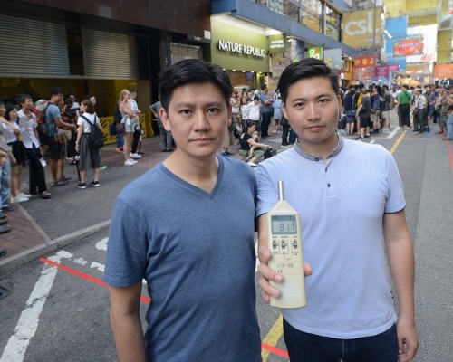 公民黨試行模擬規管活動,噪音問題可減少。右:余德寶,左:譚文豪