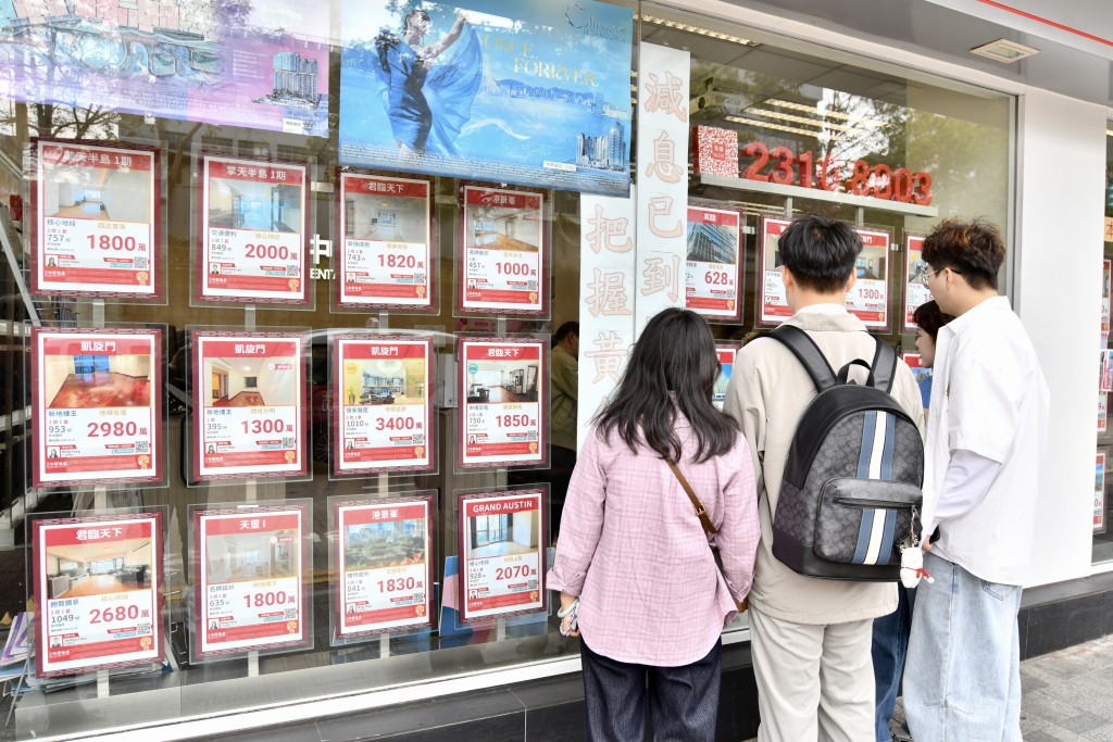 《星島》追蹤20個指標屋苑單位估價,2月有19個單位估價全面報升。 《星島》追蹤20個指標屋苑單位估價,2月有19個單位估價全面報升。