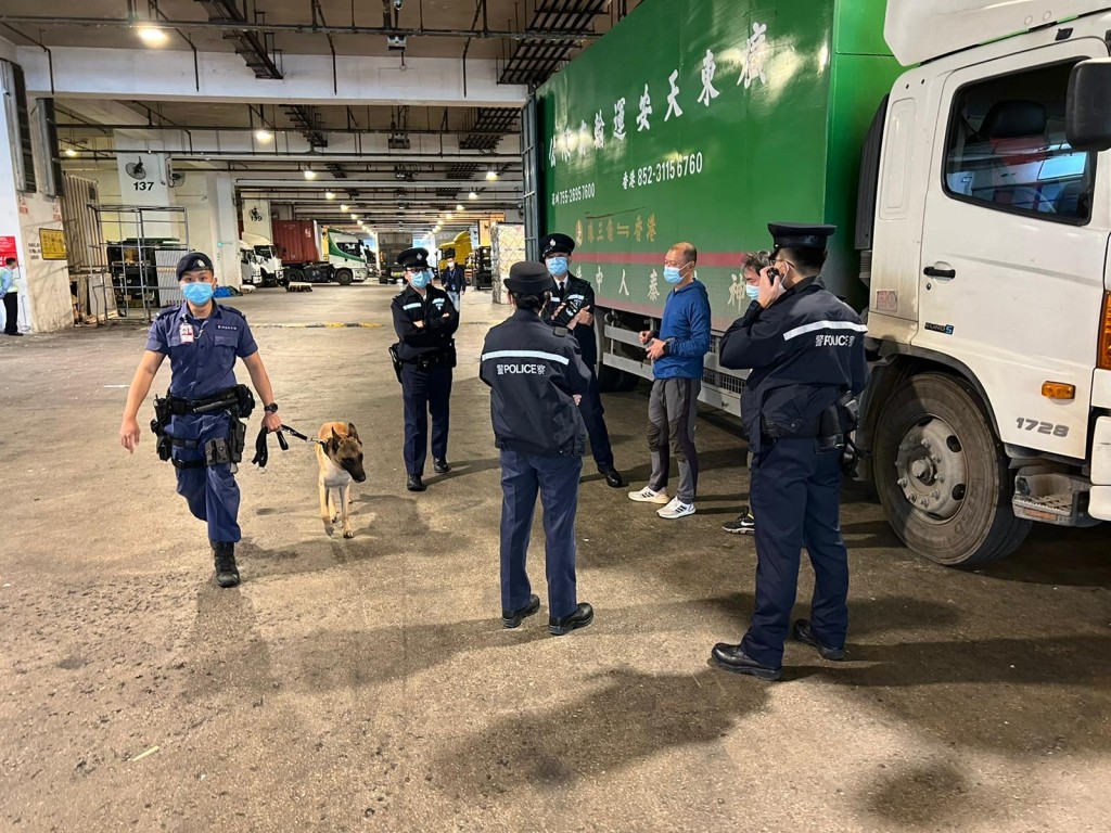警方及警犬隊連日在機場貨運區一帶突擊罪惡。圖:警方提供