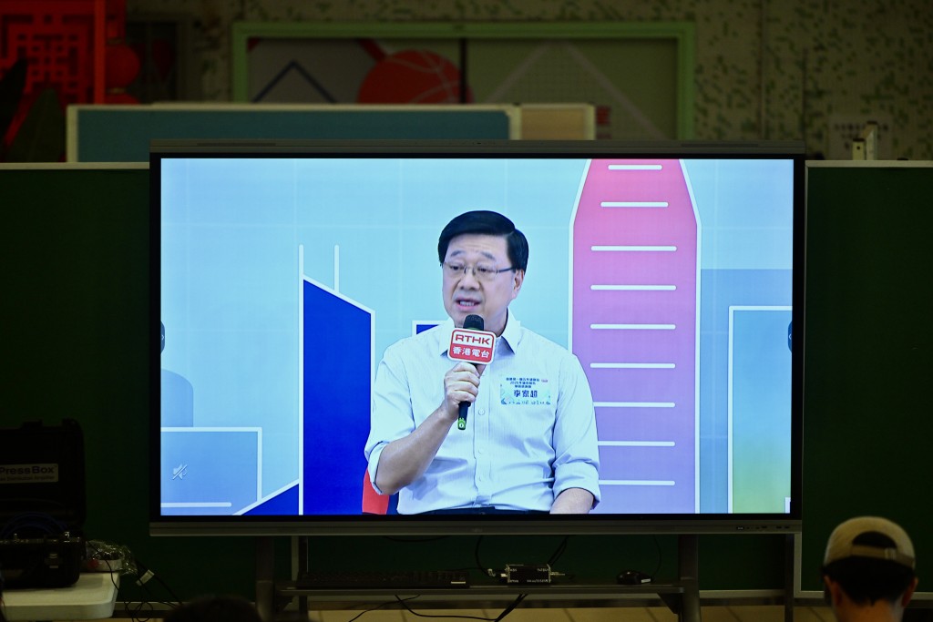 李家超開場發言。 李家超開場發言。