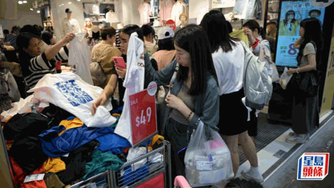 今年3月服裝銷貨價值下跌10.8%。資料圖片 今年3月服裝銷貨價值下跌10.8%。資料圖片 