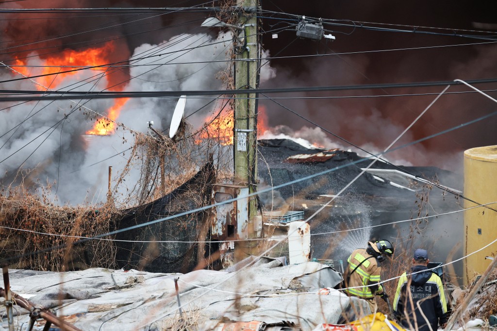 現場火勢猛烈，導致47人被迫撤離家園。路透社