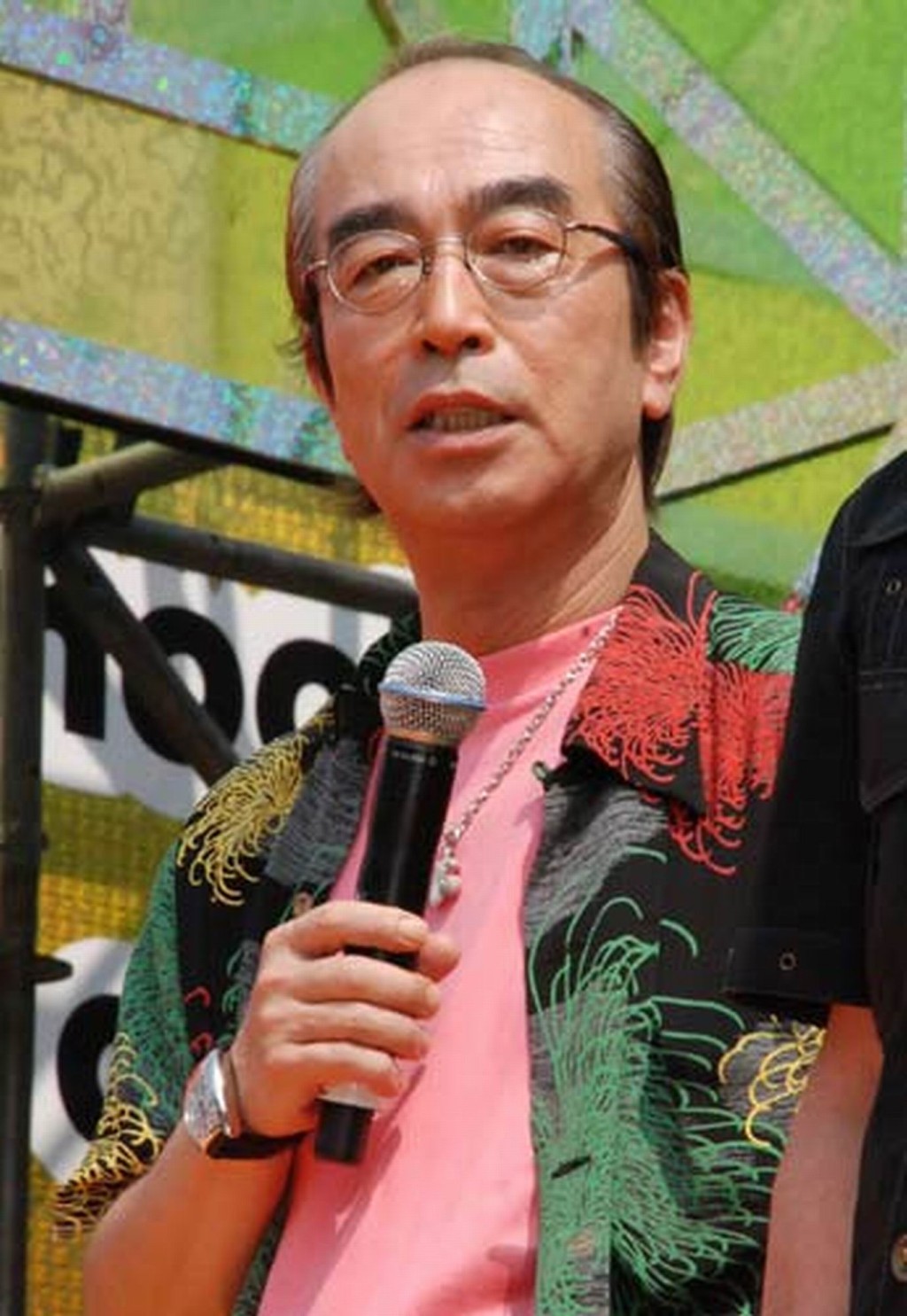 本來飾演年老版「剛」的志村健去年不幸患新冠肺炎離世。