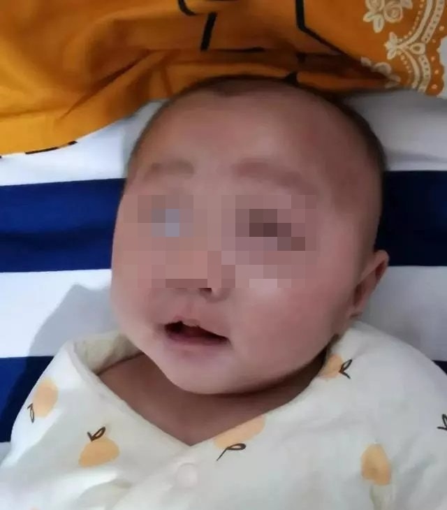 郑州4个月大女婴疑被拒诊不治。 微博图