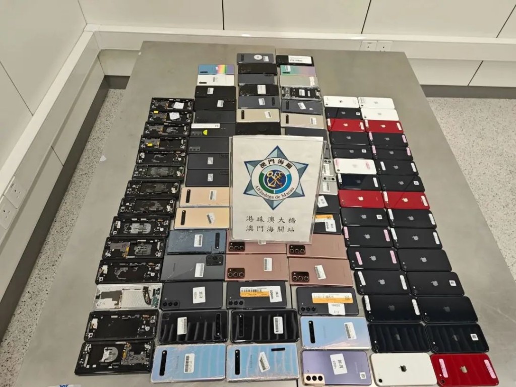 澳門海關檢獲80部舊手機和14件舊手機顯示屏。