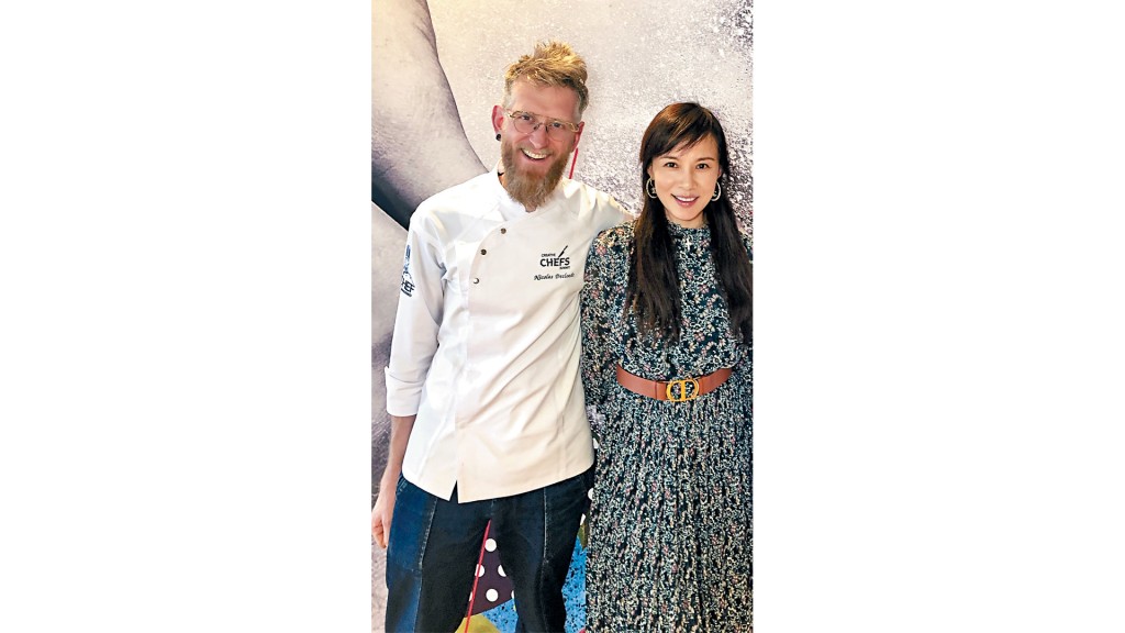 2021年11月，在俄烏戰爭爆發前，與Nicolas及Caroline共聚在基輔的創意廚師峰會。