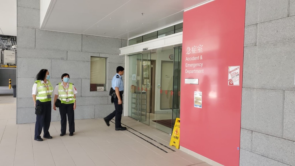 探員到醫院了解情況。