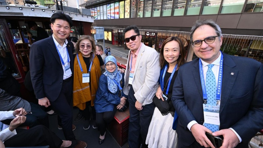 马来西亚律师公会前会长 Karen Cheah（左二），前马来西亚首席大法官 The Right Honourable Tun Tengku Maimun binti Tuan Mat（左三），文莱达鲁萨兰律师会前会长 Muhammad Zainidi Abdul Hamid（左四）。米兰律师公会会长 Antonino La Lumia （右）