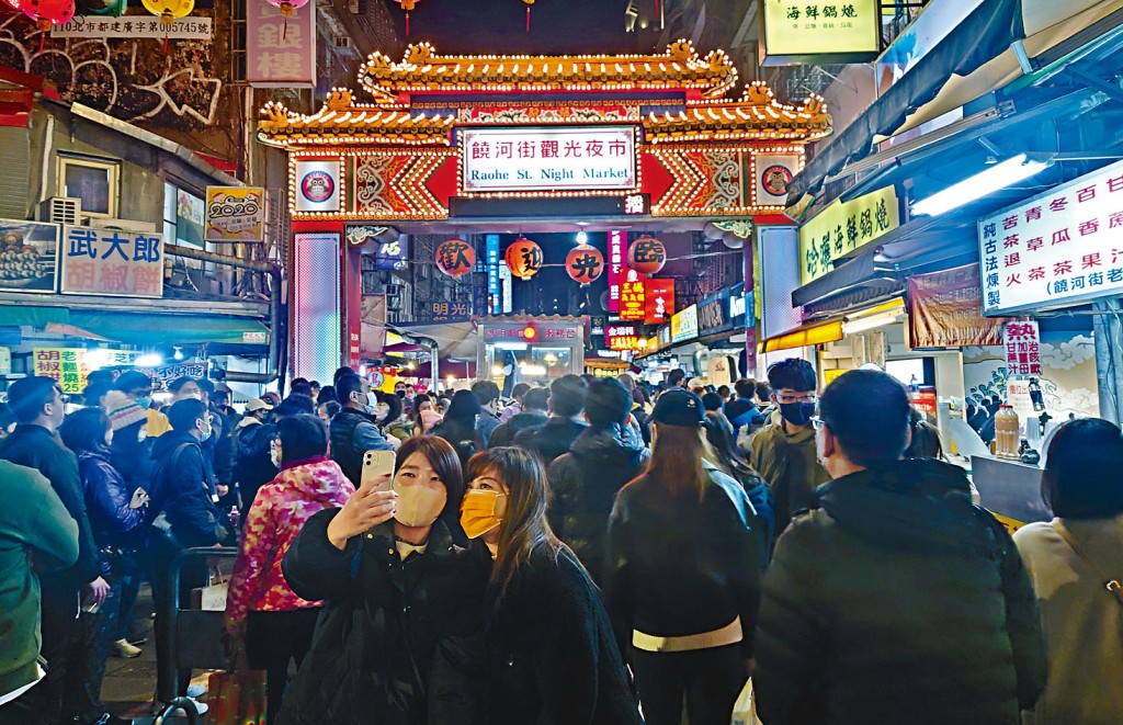 據悉陸委會今日公布開放予港人自由行詳情，料本月20日實行。