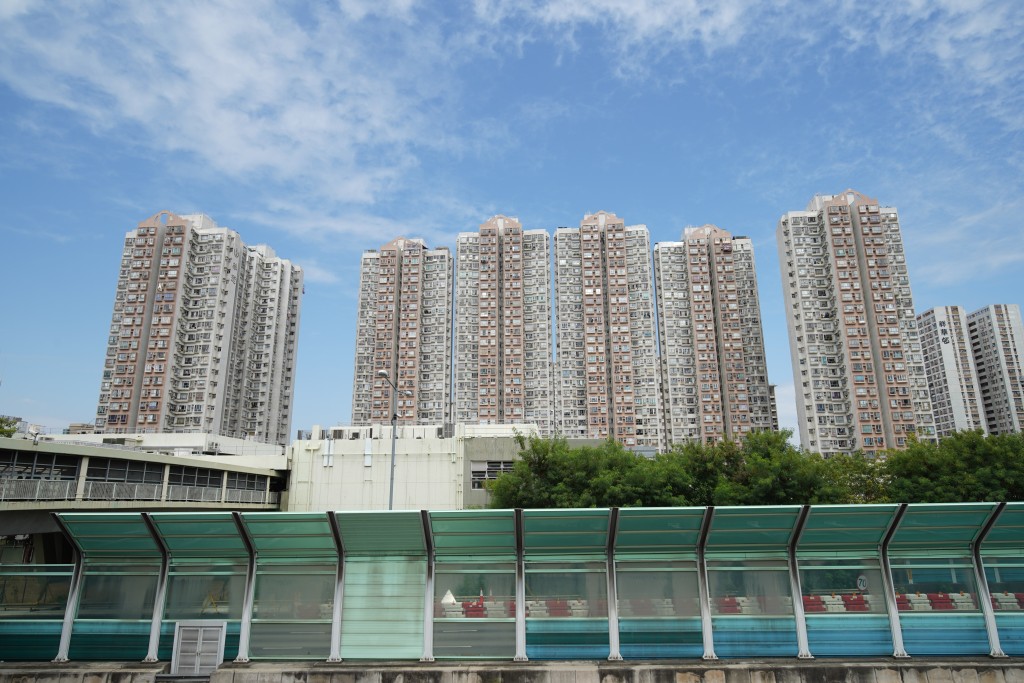 粉嶺名都放盤首日即以425.5萬元售出，呎價約10,664元，略低於市價。