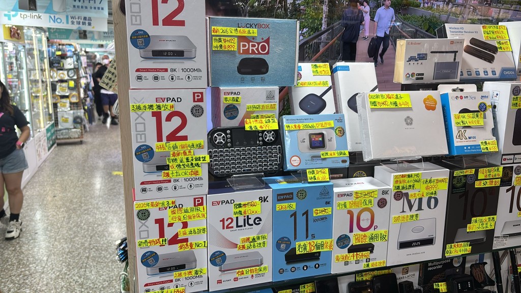 店家聲稱使用機頂盒便能在世界盃期間能觀看央視賽事直播。 店家聲稱使用機頂盒便能在世界盃期間能觀看央視賽事直播。