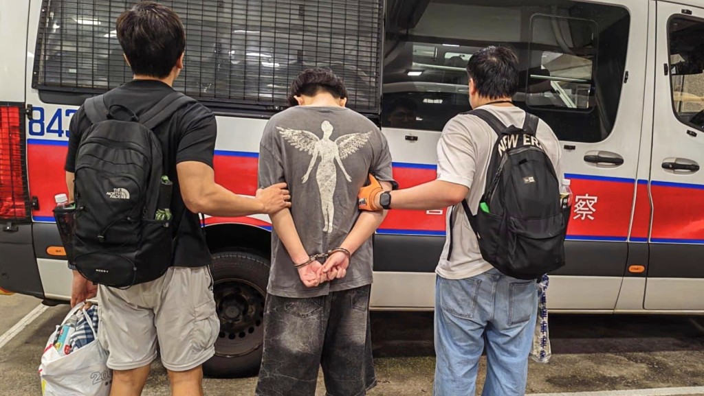 被捕青年帶署調查。