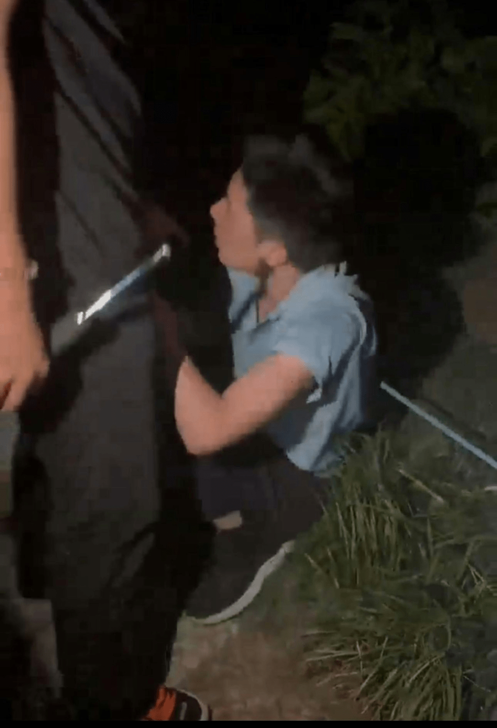 鄭州市人民公園群毆警拘17人。 鄭州市人民公園群毆警拘17人。