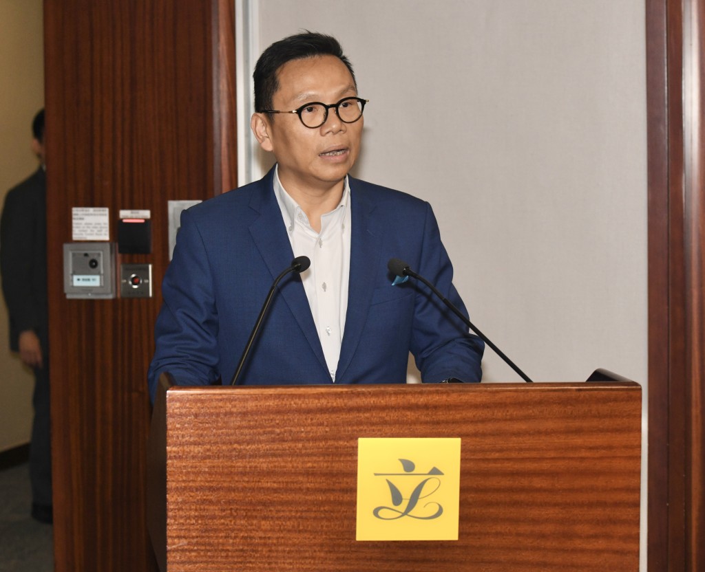 立法會議員陳恒鑌建議當局應增加社區券名額,此舉有助分擔外傭的工作。資料圖片 立法會議員陳恒鑌建議當局應增加社區券名額,此舉有助分擔外傭的工作。資料圖片