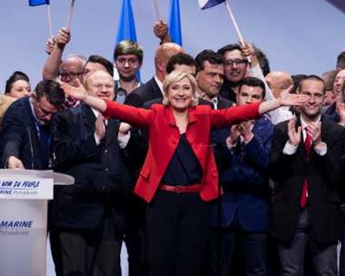 馬琳勒龐周一在競選集會上向5千名支持者發表講話。AP