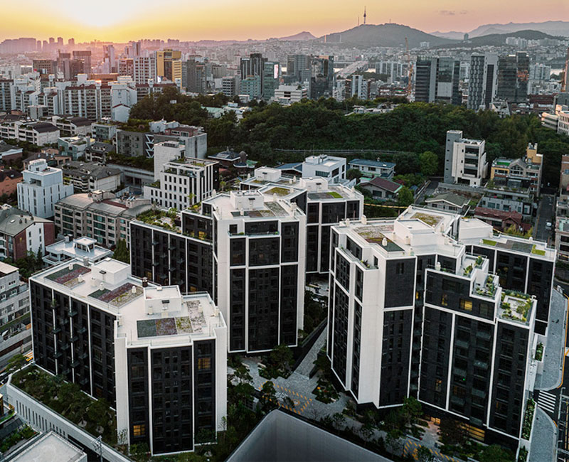 刘在锡近日结束持续了15年的租屋生活，以86.7亿韩元（约5,000万港元）购入位于首尔江南区论岘洞的「Brighton N40」豪宅