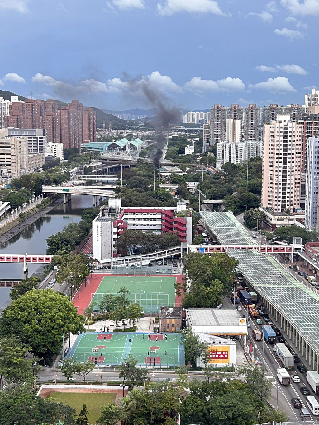 現場交通嚴重擠塞。fb: 屯門公路塞車關注組 現場交通嚴重擠塞。fb: 屯門公路塞車關注組