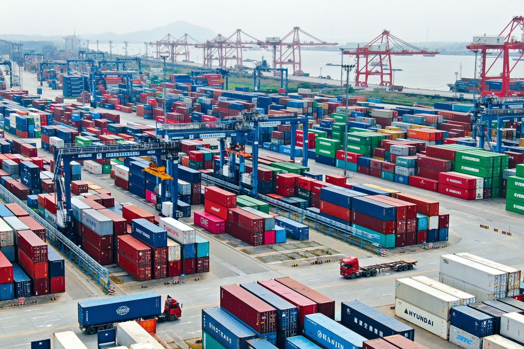 中國4月出口按年增3.5%,較3月提升10.1個百分點,好於市場預期的下跌11%。