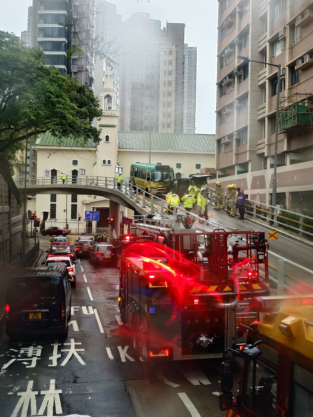 现场交通受阻。fb:车cam L(香港群组) 现场交通受阻。fb:车cam L(香港群组)