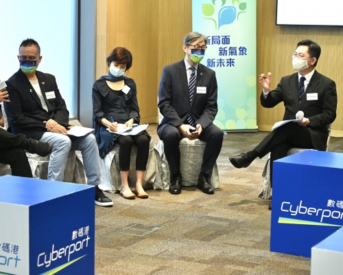 薛永恒走訪香港科學園及數碼港。政府新聞處圖片
