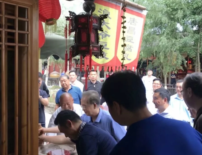 溫家寶前往成都郫都區（郫縣）唐昌鎮戰旗村。