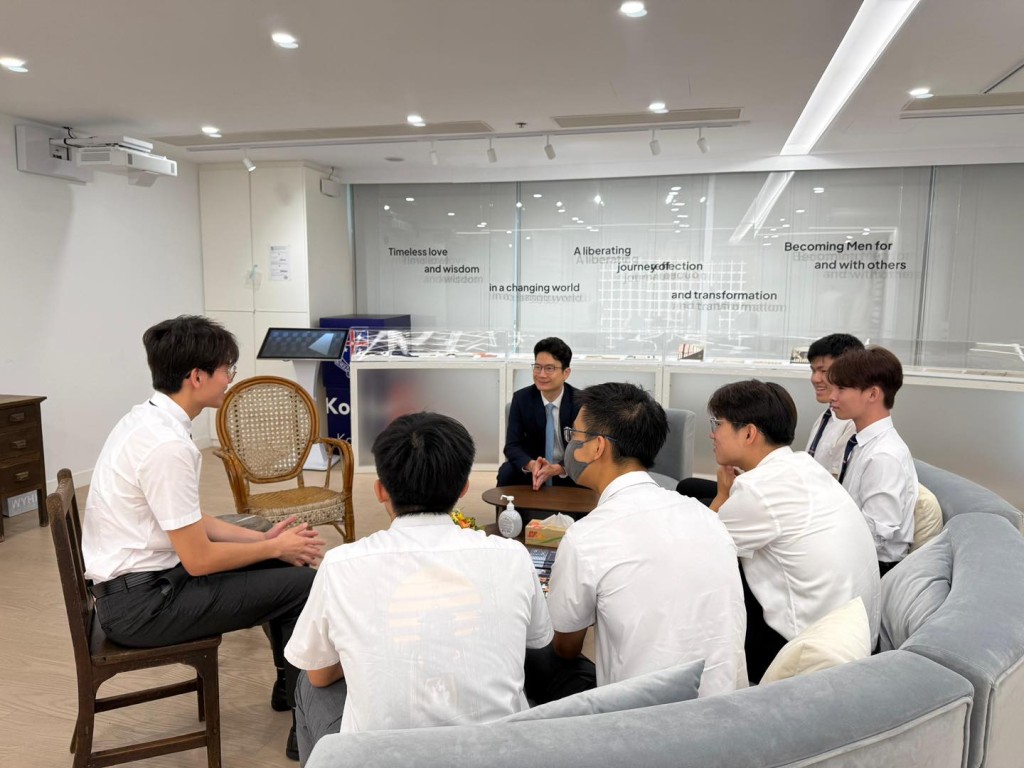 陳浩濂寄語應屆DSE考生,DSE是人生旅程中的一個里程碑,但不是終點。陳浩濂fb 陳浩濂寄語應屆DSE考生,DSE是人生旅程中的一個里程碑,但不是終點。陳浩濂fb