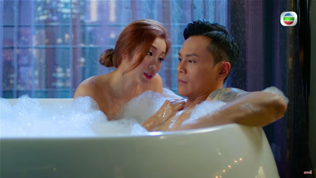 露背Sexy《解決師》中楊柳青最爆肯定係這場大露背超Sexy出浴戲。