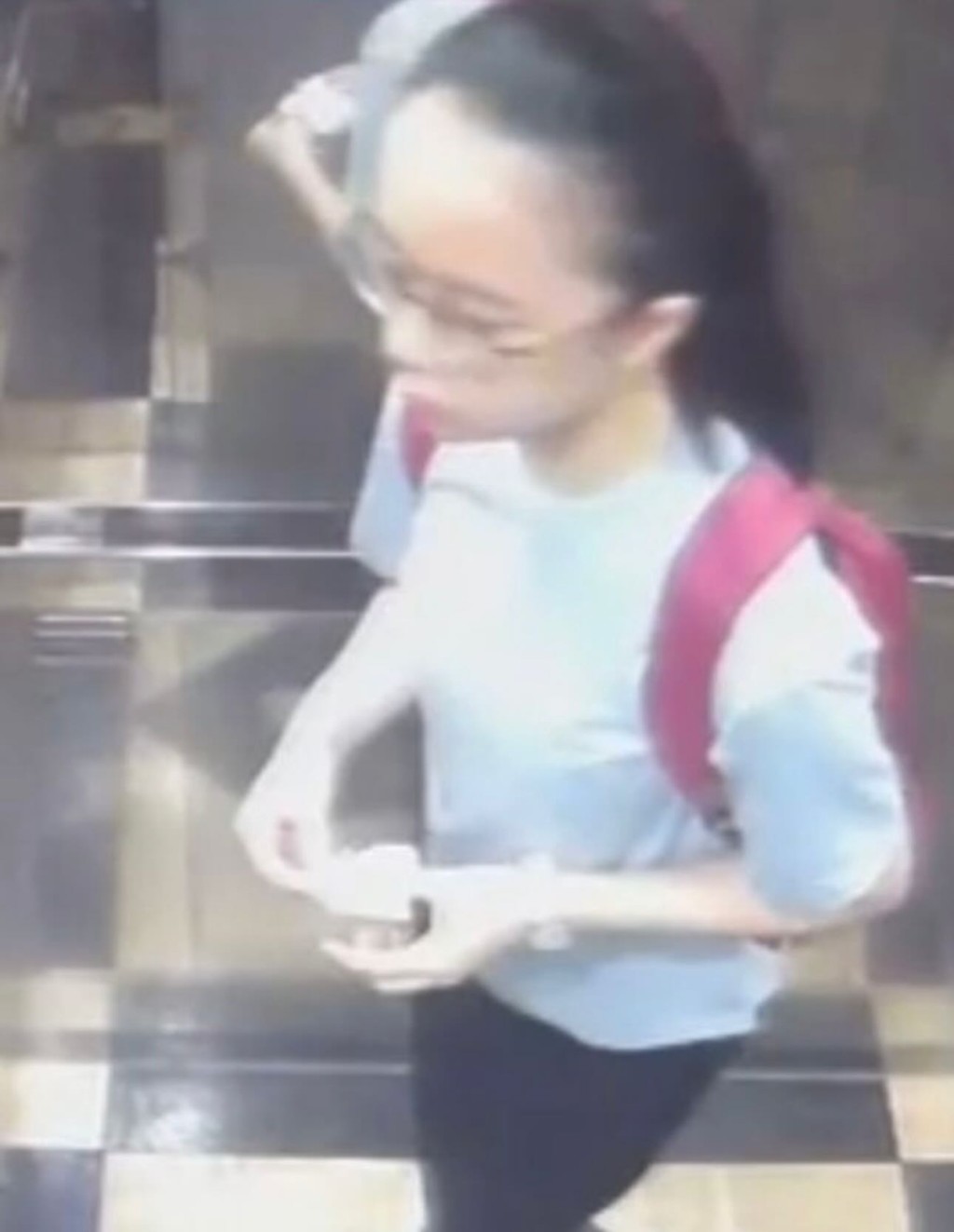 18歲少女郭靄筠(Daisy)於7月14日下午在樂富商場最後露面後便告失蹤。 18歲少女郭靄筠(Daisy)於7月14日下午在樂富商場最後露面後便告失蹤。