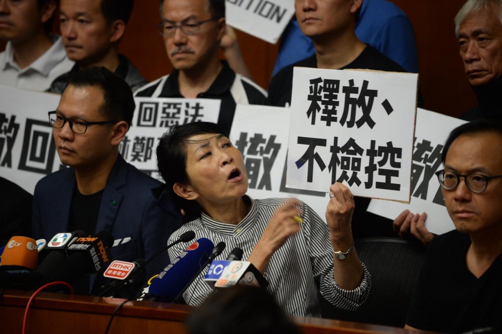 毛孟靜強調「林鄭不撤回,香港人不撤退」。