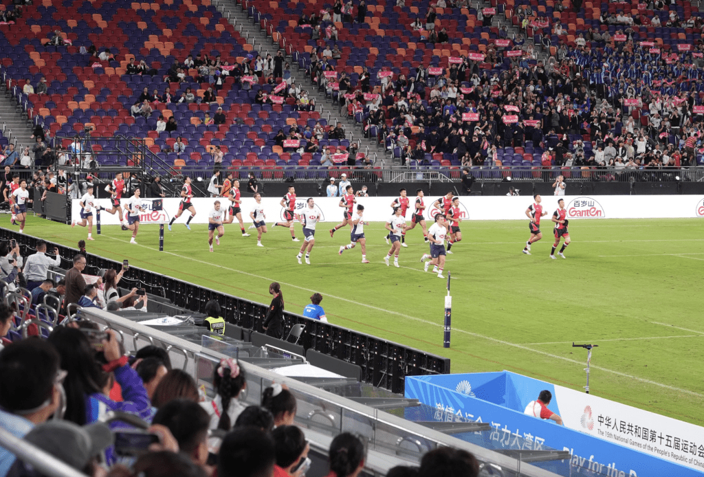 林定國與同僚一起見證了香港男子隊勇奪金牌。林定國fb