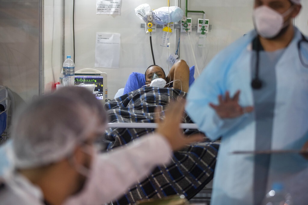 巴西新冠肺炎疫情持續嚴重，單日死亡人數超過3000人。AP資料圖片