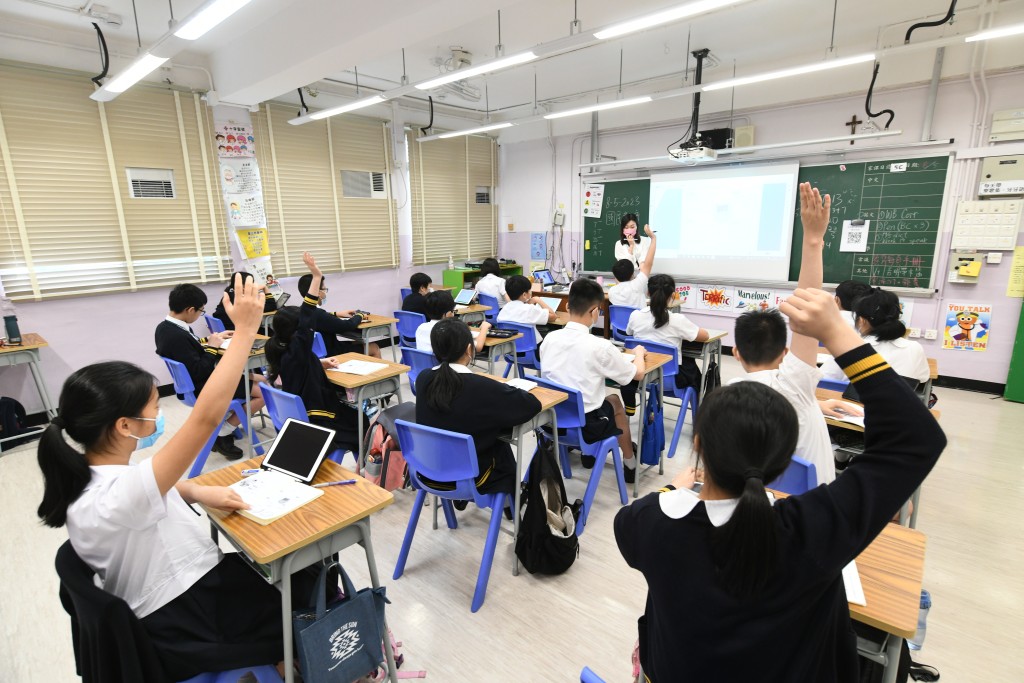 教育局昨日「点人头」，点算公营中小学的实际在学人数。