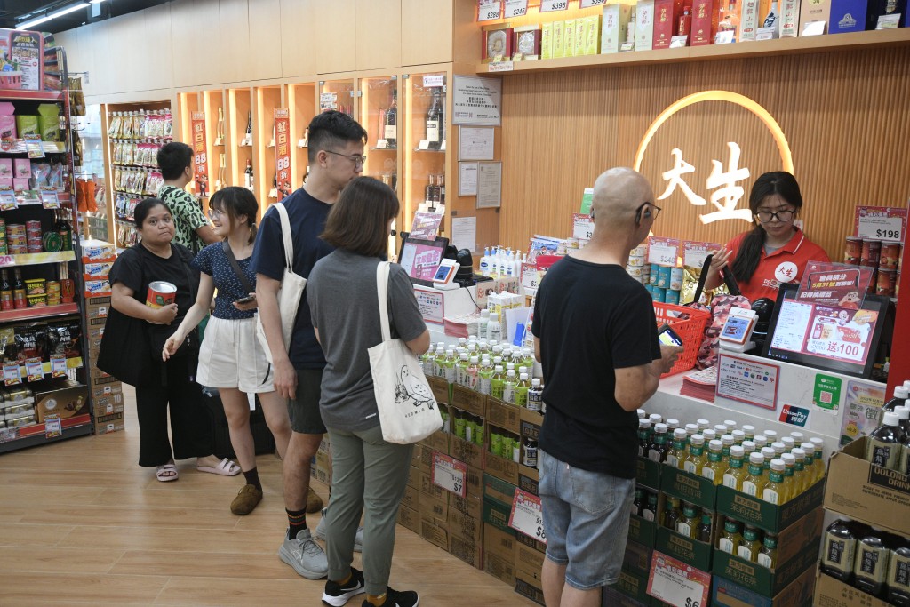 演唱会带动零售馆店舖生意额。 演唱会带动零售馆店舖生意额。