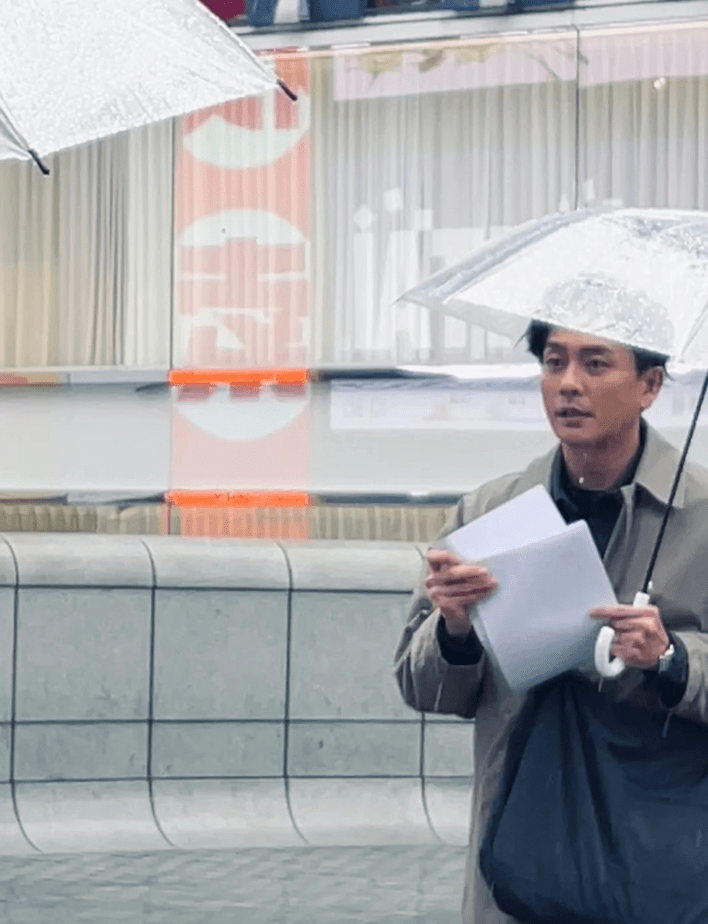 黃宗澤在日本取景，要周街派傳單，當時仲要落雨。