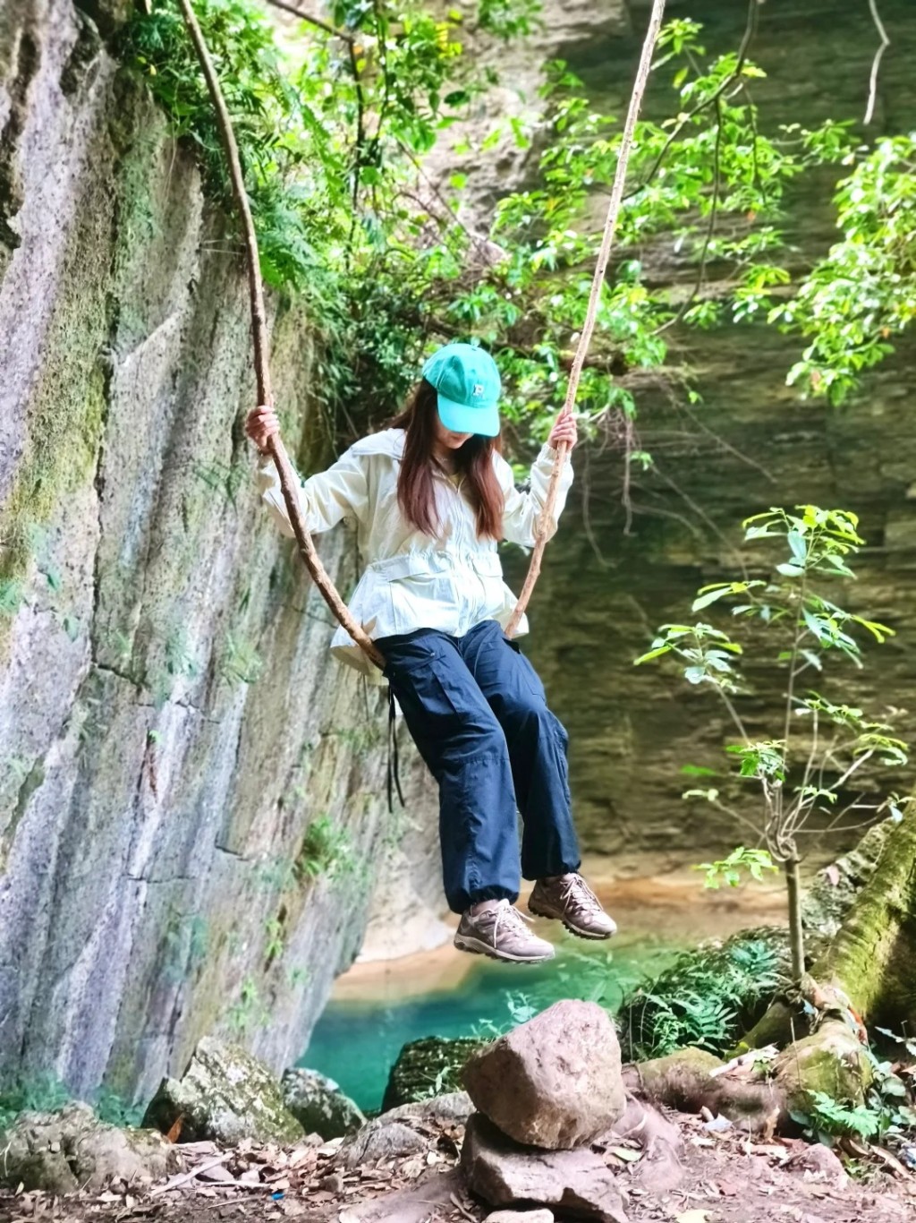 被斩断的湖北网红树藤,因可以让游客荡秋千而出名。小红书@菲花儿Lilac 被斩断的湖北网红树藤,因可以让游客荡秋千而出名。小红书@菲花儿Lilac