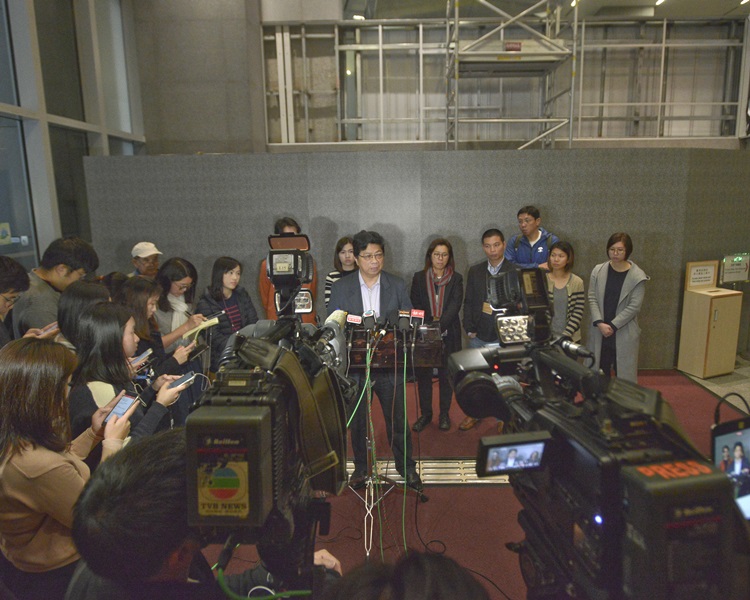 記協聯同6個本地新聞從業員組織會見張建宗。