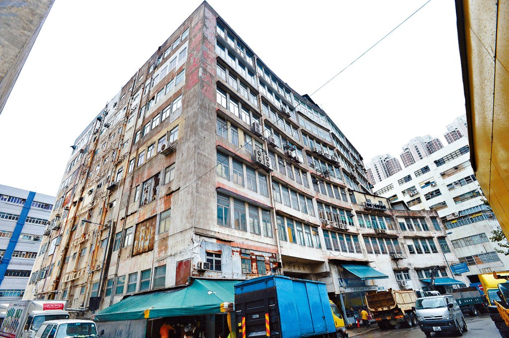 油塘華輝工業大廈1樓C室,以2100萬易手,買家為金朝陽相關人士。