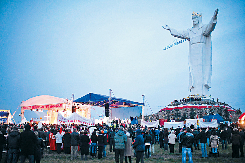 波蘭小鎮史威伯茲(Swiebodzin)的基督君王像(Christ the King),連基座高五十二點五米,是世上其中一座最高的基督雕像。