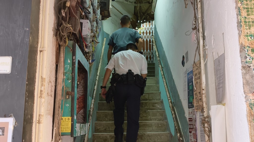 現場為吳松街141號3樓一個單位。黃文威攝