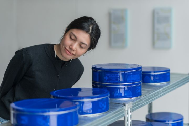 作品通過有關戰爭和禮物的回憶將丹麥和香港巧妙地聯繫起來，讓觀眾在懷舊之中瞥見鮮為人知的歷史，促使人們想像那些看似微不足道的貢獻，如何超越生命的界限。